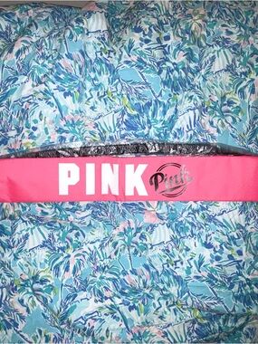 NWT PINK Victoria's Secret Logo Crossbody Cooler Bag